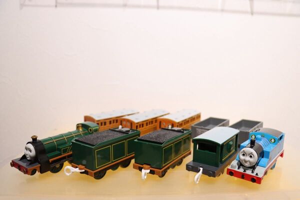 プラレール トーマス エミリー 車両 貨車付き