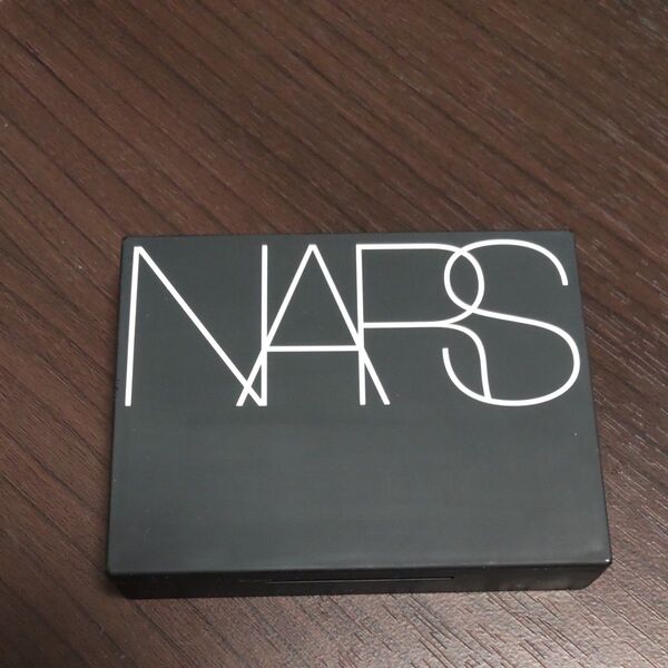 NARS ライトリフレクティングセッティングパウダー プレストN リフ粉