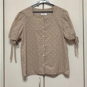 Auto Bling 韓国製 ドット柄 スクエアネック ブラウス