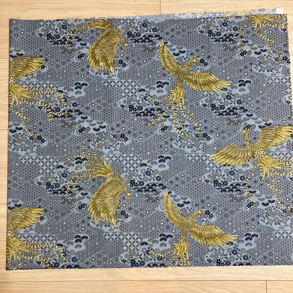 和柄 グレー系 鳳凰柄 花 松 古典文様 ゴールド入 60cm 生地ハギレ