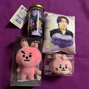 BT21 COOKY まとめ売り ぬいぐるみキーリング、ワニヘアクリップ、瓶ギフト、JKミニクッション 4点セット