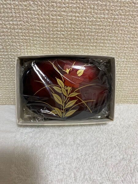 木製 小物入れ 和風 ケース 赤色 金色の草花柄 未使用に近い