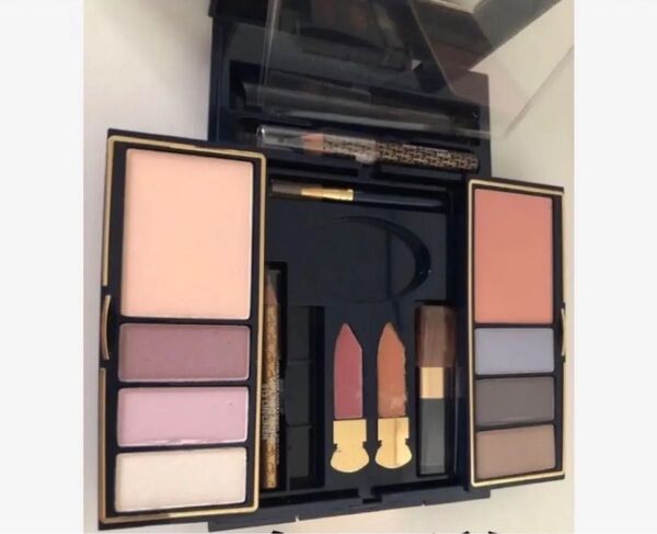 Dior トラベルスタジオ トラベルコレクションメイクアップパレットアイシャドウ ディオール