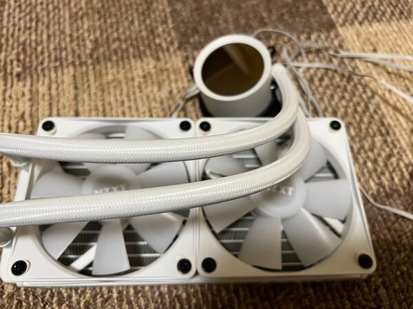 【値下げ中】NZXT KRAKEN RGB 240 White 簡易水冷