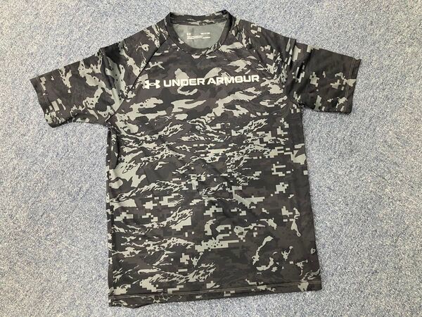 UNDER ARMOUR アンダーアーマー 半袖 速乾 Tシャツ 迷彩 カモフラ Sサイズ スポーツ トレーニング ランニング