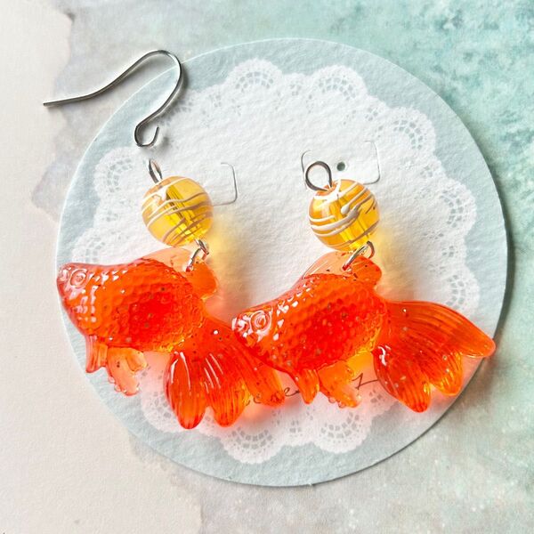 ハンドメイド ピアス 金魚ピアス ヨーヨービーズ