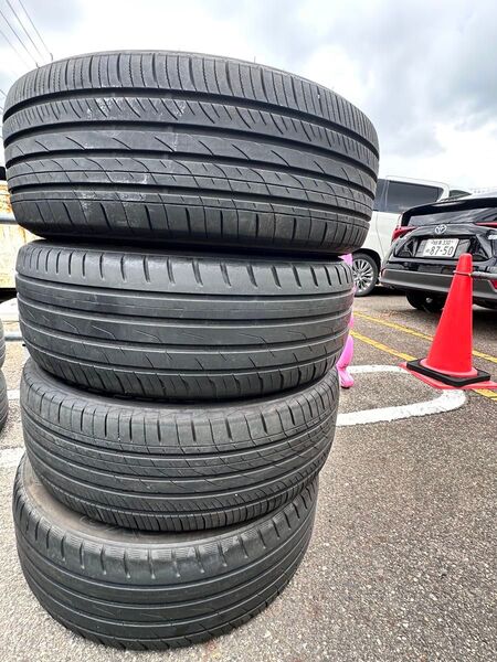 TOYOタイヤ 225/55R19 4本セット】