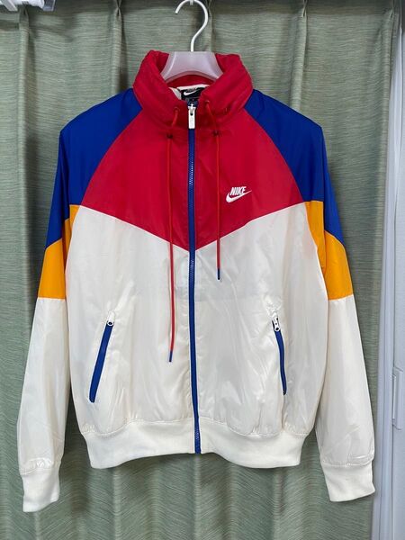 NIKE ナイキ ナイロンジャケット Mサイズ ウインドブレーカー ナイロン ジップパーカー ナイロンジャケット パーカー