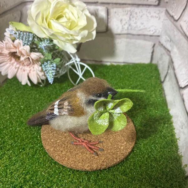 羊毛フェルト スズメ 四つ葉のクローバー