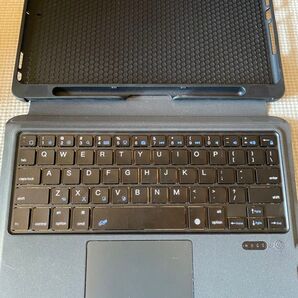 ipad第9世代、第8世代、第7世代用のキーボードケース