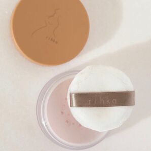 ★新品未使用★rihka★ルースパウダーcoussinet箱付きパフ付き