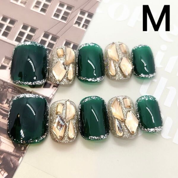 No.108 新品【10個セット】グリーン×ゴールド ストーン付きネイルチップ Mサイズ ベリーショート スクエア シルバー ラメ