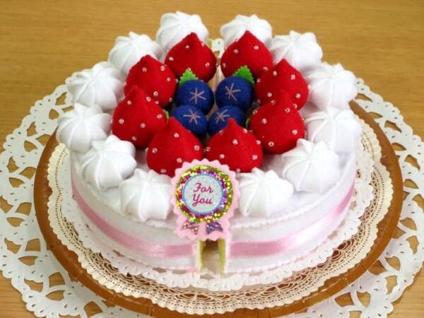 フェルト ままごと 苺とブルーベリーのホールケーキ 生クリーム お誕生日祝 知恵玩具 出産祝