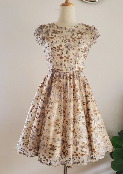 Lily Brownリリーブラウン 刺繍ワンピース