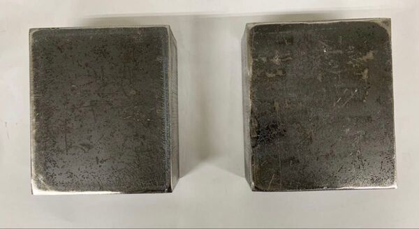 厚み70mm 鉄ブロック2個 9.7cm×9.7cm DIYに 彫金/工具/金床/作業台/キャンプ/バーベキュー/BBQ/金属