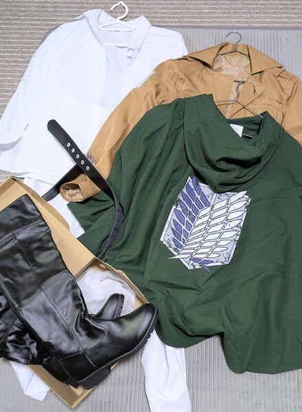 訳あり難ありコスプレ中古(洗濯済)進撃の巨人(体ベルト、ブーツおまけ)
