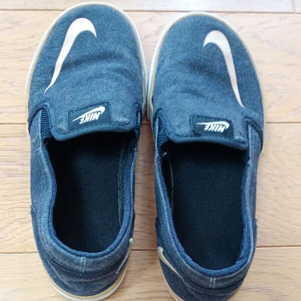 NIKEスリッポン20cm黒ナイキ 靴 スニーカー