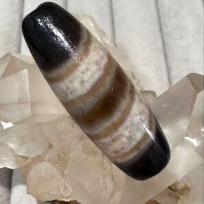 《一生の安定》 線天珠 チョンジー 瑪瑙 ジオード入り