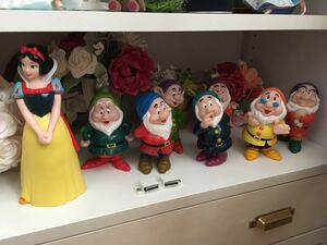  Disney Snow White .7 person. small person set retro 