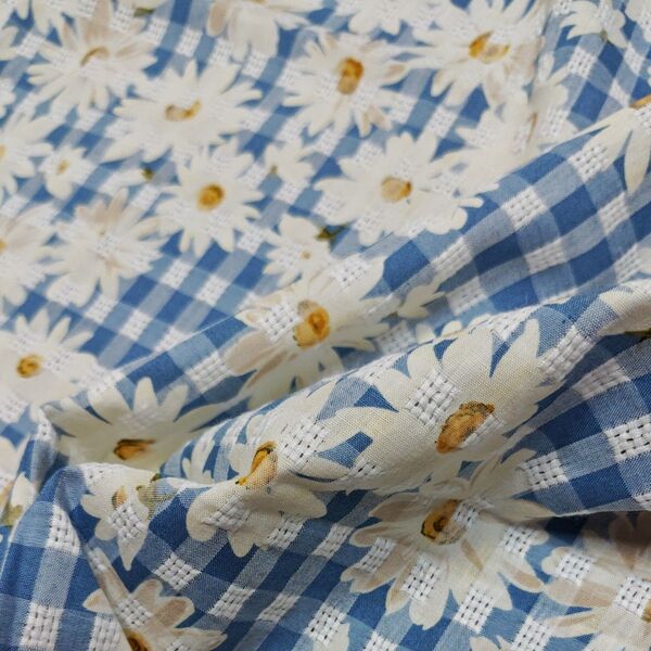 お洋服にも小物でも使えそうです 綿薄手 生地幅110×およそ160センチ強