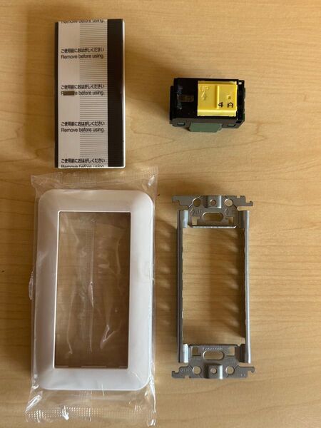 Panasonic 埋込4AパイロットスイッチC コスモシリーズワイド21 プレート 取付枠セット