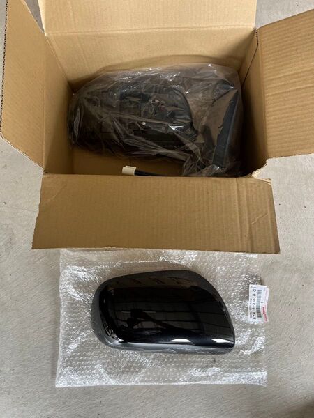未使用 NZE141G カローラフィールダー右ドアミラーASSY アウターカバー付 ブラックマイカ