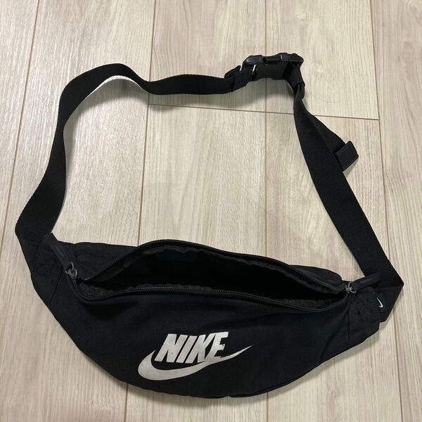 NIKE ナイキ ウエストバッグ ボディバッグ ウエストポーチ ブラック ショルダーバッグ バッグ 黒 カバン