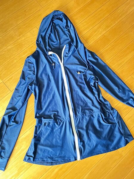 極美品 女性用 ラッシュガード フード付き 長袖 紫外線対策 M パーカー