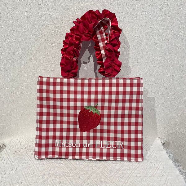 【新品】Maison de FLEUR メゾンドフルール いちごシリーズ限定 刺繍 トートバッグ red レッドのチェック柄 1点
