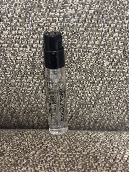 1プッシュのみ BYREDO バイレード スーパー シダー オードパルファン ミニボトル 2ml