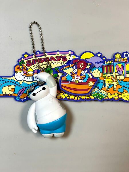 ベイマックス カプセルトイ ガチャガチャ 水泳 ディズニーランド キーチェーン キーホルダー カラフルバンド シンドバッド