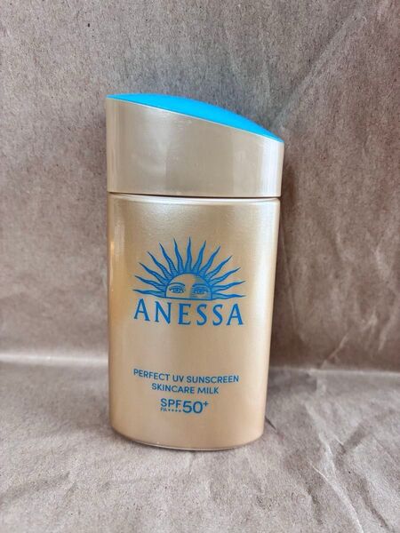 アネッサ パーフェクトUV スキンケアミルク NA SPF50 顔からだ用