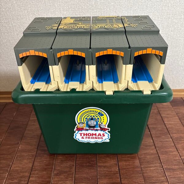 プラレール トーマス機関庫