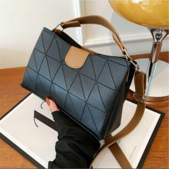 ハンドバッグ ショルダーバッグ 斜め掛け ブラック 黒茶 2WAY 新品 PUレザー レトロ y2k 茶色 レディース 合皮 撥水