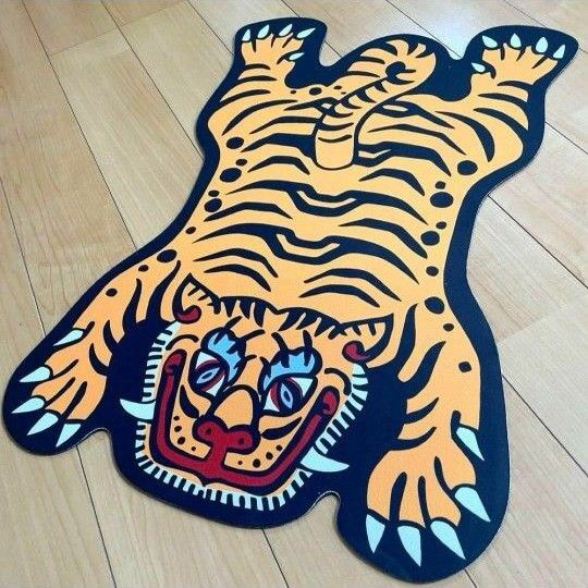 チベタンタイガー風 カーペット ラグマット トラ 虎 オレンジ 新品未使用品 トイレマット 玄関マット バスマット キッチンマット