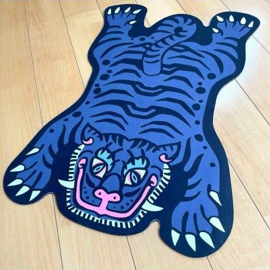 チベタンタイガー風 カーペット ラグマット トラ 虎 グレー 灰色 新品未使用品 トイレマット 玄関マット バスマット