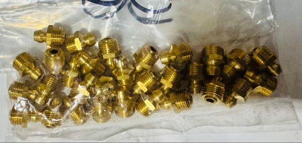 真鍮製のストレート潤滑油ニップル | M10x1.25mm メートル | 油圧潤滑油ニップル - 30個セット