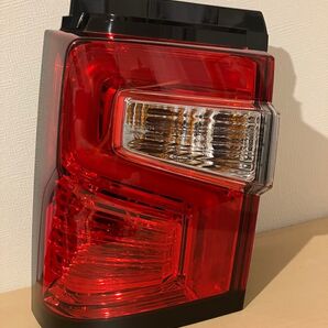 三菱 デリカD5 CV1W 後期 テールランプ 純正 左 8330b137 ヒビ割れ有り 点灯問題なし