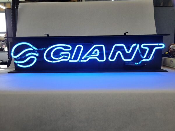 レア? 希少? ネオンサイン ネオン管 ガレージ ロードバイク ジャイアント GIANT 中古 現状品