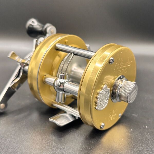 アブabu5500Cゴールドモデル(メンテナンス済み) ABU アンバサダー 5500C 雷魚 Ambassadeur