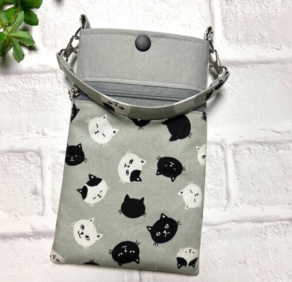 猫柄 グレー スマホポーチ ハンドメイド