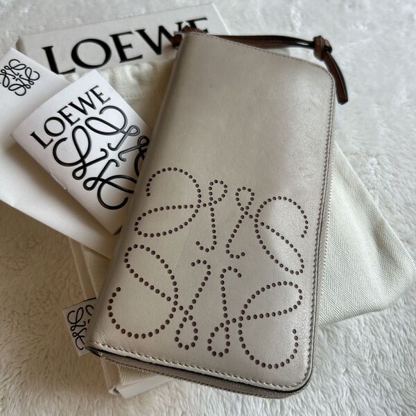 ロエベ ジップアラウンドウォレット 長財布 アナグラム