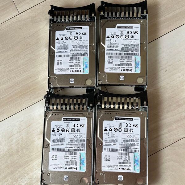 System X用 146GB 2.5インチ SAS HDD 6Gb/s マウンタ付き 90Y8927 4個 + 2個空マウンタ
