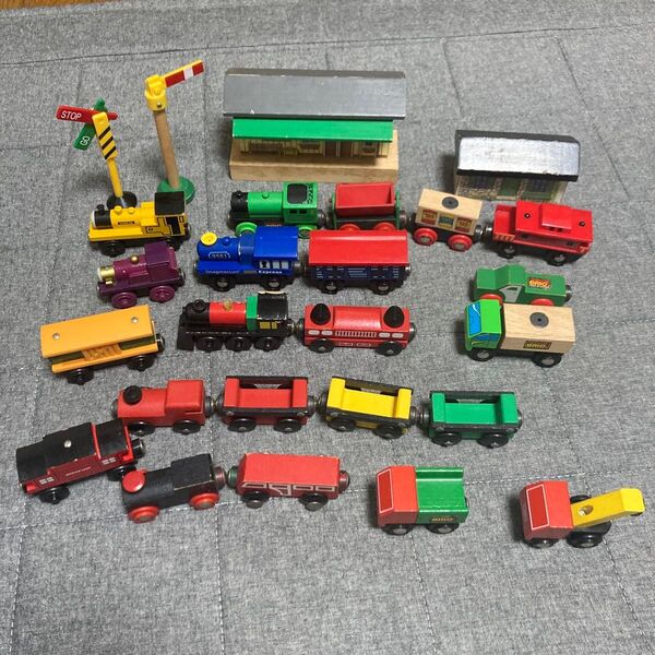 木製電車 車 BRIO トーマス