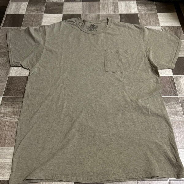 フルーツオブザルーム メンズ半袖Tシャツ XL キングサイズ クルーネック 薄カーキ色 胸ポケット付き 無地