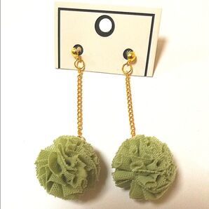 ポンポンピアス イヤリング、樹脂パーツ等交換できます!ハンドメイド
