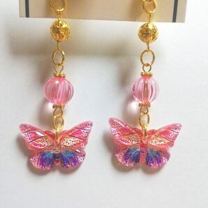 蝶々のピアス ピアスパーツはイヤリングに交換可能です(^^)