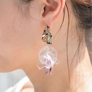 Edit Sheenフラワーモチーフクリアピアス