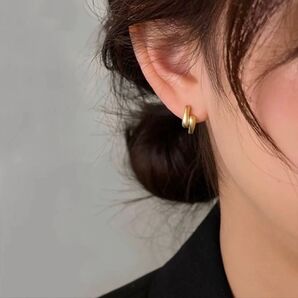 N112マットゴールド 小ぶり イヤリング 痛くない おしゃれ エレガント 結婚式 通勤 上品 韓国 フォーマルカジュアル 穴なし