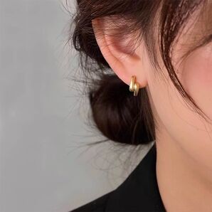 N112マットゴールド 小ぶり イヤリング 痛くない おしゃれ エレガント 結婚式 通勤 上品 韓国 フォーマルカジュアル 穴なし